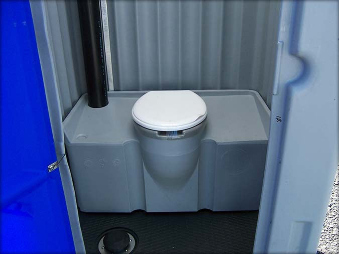 Petite Cabine sanitaire avec douche et toilette